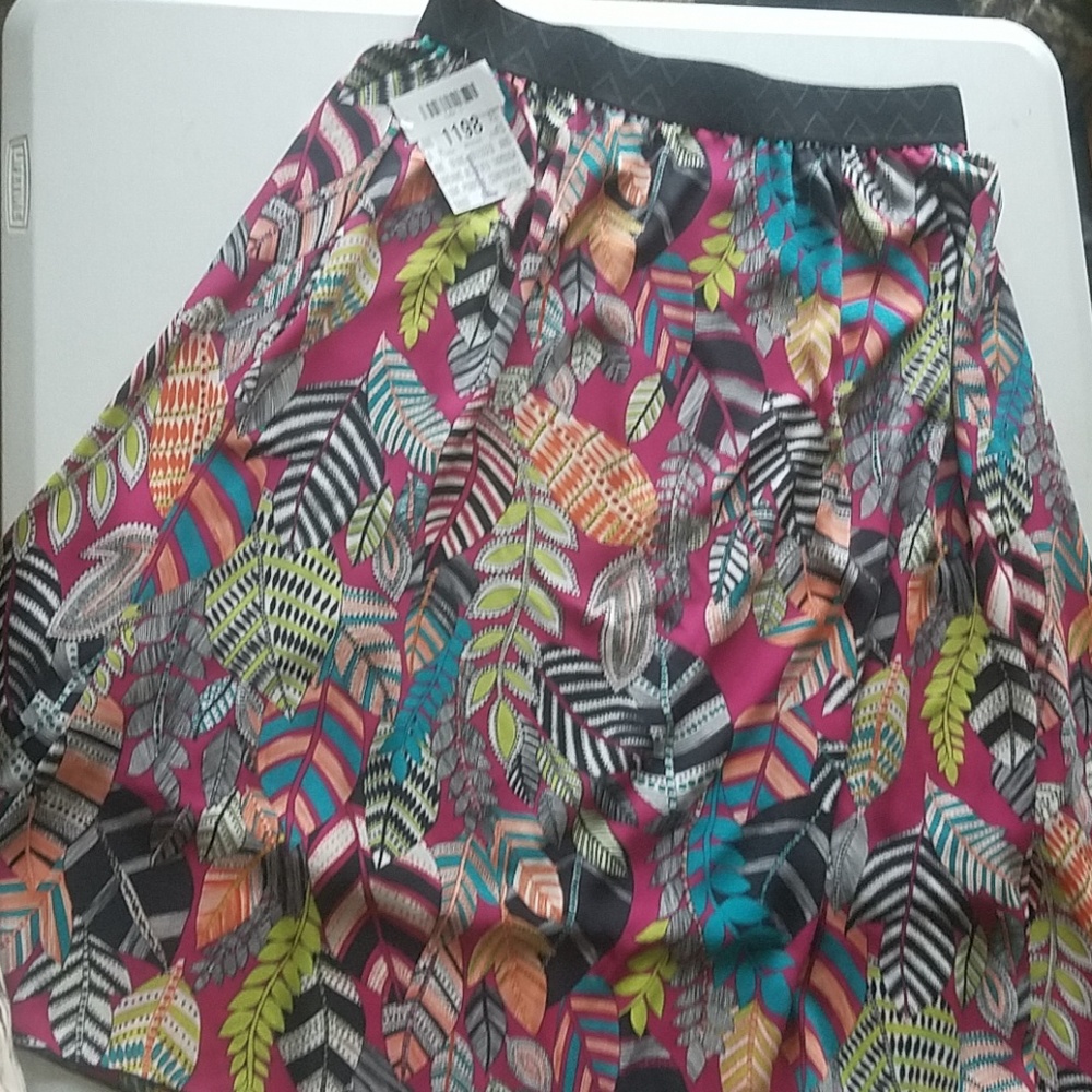 NWT LLR L Lola w/ Bright Leaves
